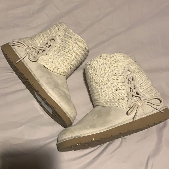 SO Cream Ankle Boots with Knit Cuff - Picture 2 of 7